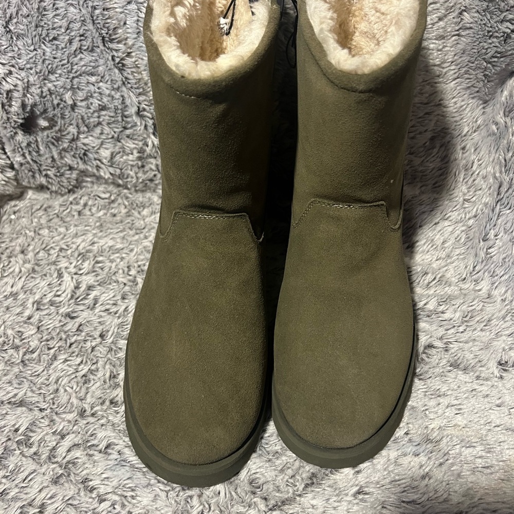 Green Winter Rain Boots with Plush Lining